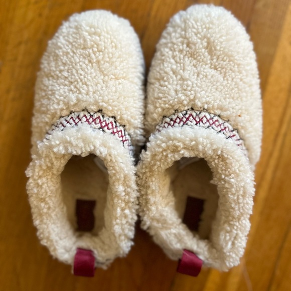 UGG Shoes - ♥️Pre-loved UGG Braid Tazz in natural slippers - women’s 6♥️